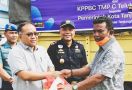 Bea Cukai Serahkan 10 Ton Bawang Bombai ke Pemkot Tanjung Balai - JPNN.com