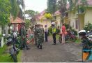 Hotel Kecil itu Dijaga Ketat TNI-Polri, Terlihat Perawat dan Satgas Covid-19 Sibuk di Dalam - JPNN.com