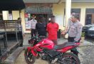 2 Pria Ditangkap Warga Saat Sedang Mendorong Motor CB150R - JPNN.com