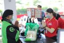 Gojek dan Alfamart Bagikan Ratusan Ribu Paket Sembako untuk Keluarga Mitra Driver - JPNN.com