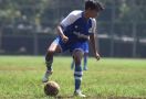 Pemain Persib Bandung U-18 Ini Ternyata Punya Cara Sendiri Membantu Orang Tua - JPNN.com