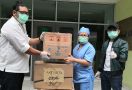 Pospera DKI Salurkan Ribuan Masker dan APD kepada Petugas Medis - JPNN.com