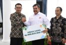 Serahkan Bantuan Hibah Kepemudaan dan Olahraga, Kang Emil: Jadilah Mesin Jabar Juara Lahir Batin - JPNN.com