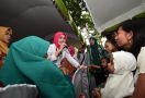 Sarling di Indramayu: Atalia Serahkan Bantuan Dana Pendampingan Gizi kepada Puskesmas Babadan - JPNN.com