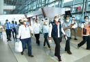Baru Tiba dari Singapura, Puluhan WNI Langsung Jalani Rapid Test di Bandara Soetta - JPNN.com