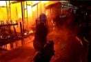 Api Bermula dari Rumah Kosong, Pak Camat Rugi Rp 1 Miliar - JPNN.com