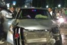 Viral, Driver Ojol Dihantam Honda CRV, Terpental 20 Meter, Lihat Kondisi Motornya - JPNN.com