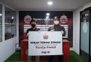 Persija Jakarta Salurkan Bantuan Sembako Kepada Warga Terdampak Covid-19 - JPNN.com