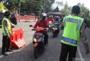 Hari ke-2 PSBB Ribuan Kendaraan Masuk Kota Malang - JPNN.com