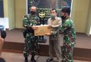 Dirut SILO Grup Serahkan Bantuan 6 Ton Gula Pasir ke Markas Kopassus - JPNN.com