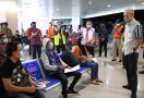 Ganjar Pantau Langsung Kedatangan Pekerja Migran Indonesia di Bandara - JPNN.com
