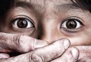 AK Ketagihan Tubuh Anak Tirinya, Ibu Korban Mendengar Suara di Kamar Mandi - JPNN.com