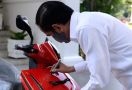 Bamsoet: Alhamdulillah, Motor Listrik Bertanda Tangan Pak Jokowi Terjual Rp 2,5 Miliar Lebih - JPNN.com
