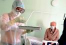 Perawat Pakai APD Transparan sehingga Pakaian Dalamnya Kelihatan, Pasien Tak Keberatan - JPNN.com