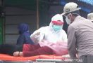 Wanita 35 Tahun Tiba-tiba Jatuh Pingsan di Tengah Rapid Test Massal, Begini Jadinya - JPNN.com