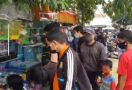 Masyarakat Protes, Pasar Ikan Jatinegara Penuh Pengunjung, Petugas Baru Bertindak - JPNN.com