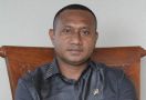 Yan Mandenas Berharap Semua Moda Transportasi di Papua Kembali Beroperasi - JPNN.com