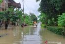 Ganjar Perintahkan Bupati dan Wali Kota Turun Tangan Bantu Korban Banjir Rob - JPNN.com