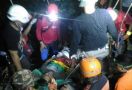 Ahmad Satiri 10 Jam Terjepit Batu, Evakuasi Berlangsung Dramatis - JPNN.com