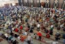 Kalimat Anies Baswedan Usai Salat Jumat Berjemaah - JPNN.com