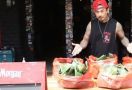 Jerinx SID Bagi-bagi Makanan Gratis Selama Sebulan - JPNN.com