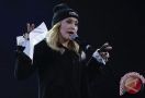 Madonna Ikut Turun ke Jalan, Memeluk Para Demonstran - JPNN.com
