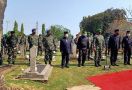 Sejumlah Tokoh Hadiri Pemakaman Jenazah Jenderal Pramono Edhie Termasuk KSAL - JPNN.com