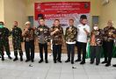 Ketua MPR RI dan Mensos Serahkan Sembako Banpres Kepada Para Veteran - JPNN.com