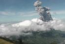 Gunung Merapi Meletus Dua Kali dalam 14 Menit - JPNN.com
