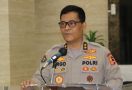 Jalan Terjal Anggota Polri Bagikan Sembako Covid-19, Susuri Hutan Ratusan Kilometer - JPNN.com