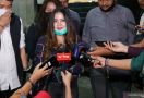 Datangi Polda Metro Jaya, Putri Cantik John Kei Sontak Jadi Sorotan - JPNN.com