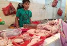 Kebijakan PPKM Bikin Pedagang Ayam di Pasar Tradisional Menjerit - JPNN.com