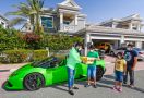 Pemilik Supermarket Tajir Melintir, Angkut Mangga untuk Pelanggan dengan Lamborghini - JPNN.com