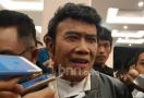 Reaksi Rhoma Irama Ditanya soal Isu Pernah Pacari Elvy Sukaeasih - JPNN.com