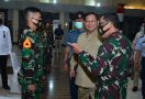 Lihat Nih, Ekspresi Pak Prabowo Saat Mendatangi Markas Akademi Angkatan Laut - JPNN.com