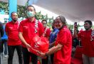 Mensos Distribusikan 1.000 Paket Sembako Untuk Pekerja Otomotif - JPNN.com