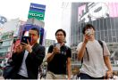 Di Kota Ini Warga Dilarang Main Handphone sambil Berjalan Kaki - JPNN.com