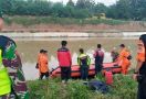 Terpeleset dan Terjatuh ke Sungai Irigasi, Nenek Kastinah Belum Ditemukan - JPNN.com