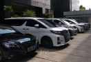 Ketika Parkiran KPK Dipenuhi Mobil Mewah Para Wakil Rakyat - JPNN.com