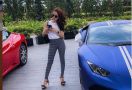 Cantiknya Hana Hanifah Berpose di Mobil Sport Hingga Klasik - JPNN.com