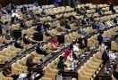 76 Anggota DPR Hadir Langsung di Rapat Paripurna - JPNN.com