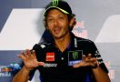 Rossi Mendadak Pinggirkan Motornya saat Balapan MotoGP Spanyol - JPNN.com