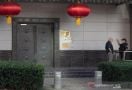 Pejabat Amerika Bawa Massa ke Kantor Konsulat Tiongkok, Pintu Didobrak, Mencekam - JPNN.com
