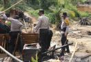 Polri-TNI Tutup 230 Sumur Minyak Ilegal di Batanghari, Enam Orang Diamankan - JPNN.com