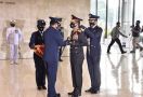 Selamat! Panglima Sematkan Bintang Angkatan Kelas Utama Kepada Kapolri - JPNN.com