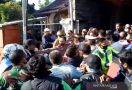 Duuuh, Perwira Polres Garut Ancam Akan Tembak Guru - JPNN.com