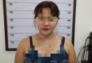Wanita Muda Mencuri Hp di Hadapan Polisi, Nekatnya Keterlaluan - JPNN.com