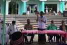 Bank NTB Syariah Salurkan Ribuan Paket Daging Hewan Kurban - JPNN.com