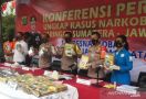 HS dan NK Mendapat Kiriman Buku LKS, Isinya Tak Diduga, Hanya Kamuflase - JPNN.com