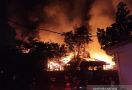 Api Mengamuk, Puluhan Rumah dan Satu Hotel di Samarinda Terbakar - JPNN.com